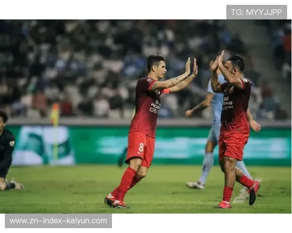 海港更衣室欢庆夺冠在即 穆斯卡特称赞弟子展现冠军风范 海港更衣室欢庆夺冠在即 穆斯卡特称赞弟子展现冠军风范